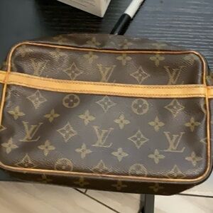 Louis Vuitton Marly Dragonne 23 Monogram clutch/ Toiletry Bag